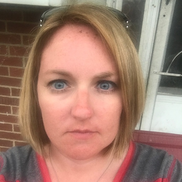 Meet your Posher, Christina - Picture 1 of 1